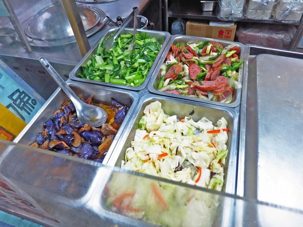 【新莊美食】化成路椒麻雞便當-60元便當店