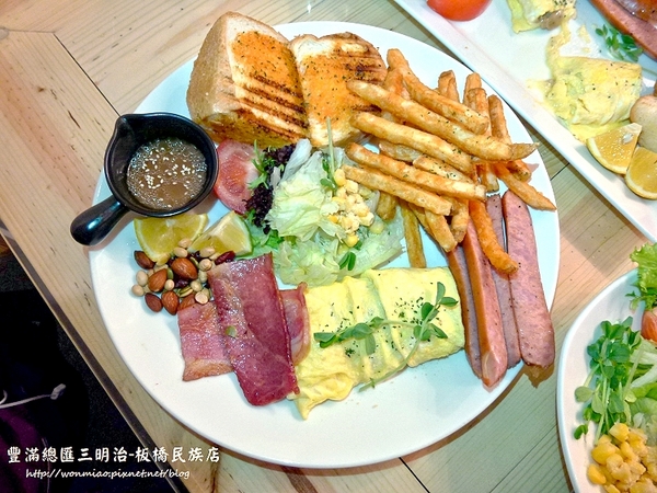 豐滿咖啡早午餐(民族店):【新北市板橋區/食記】板橋早午餐 / 咖啡下午茶 / 豐滿 (完整菜單) ✿✿ 豐滿總匯三明治/民族店 ✿✿