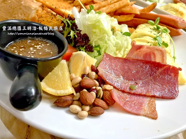 豐滿咖啡早午餐(民族店):【新北市板橋區/食記】板橋早午餐 / 咖啡下午茶 / 豐滿 (完整菜單) ✿✿ 豐滿總匯三明治/民族店 ✿✿