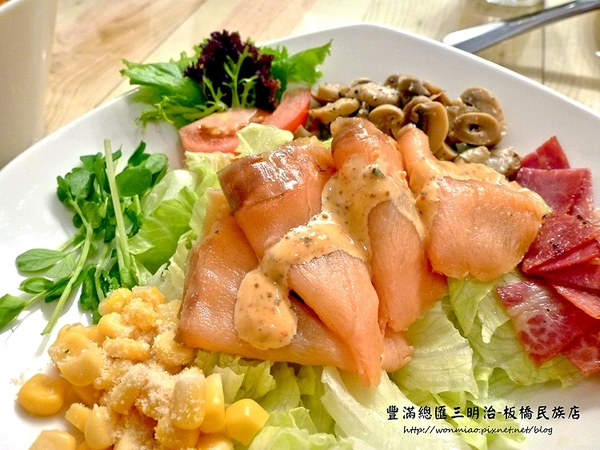 豐滿咖啡早午餐(民族店):【新北市板橋區/食記】板橋早午餐 / 咖啡下午茶 / 豐滿 (完整菜單) ✿✿ 豐滿總匯三明治/民族店 ✿✿