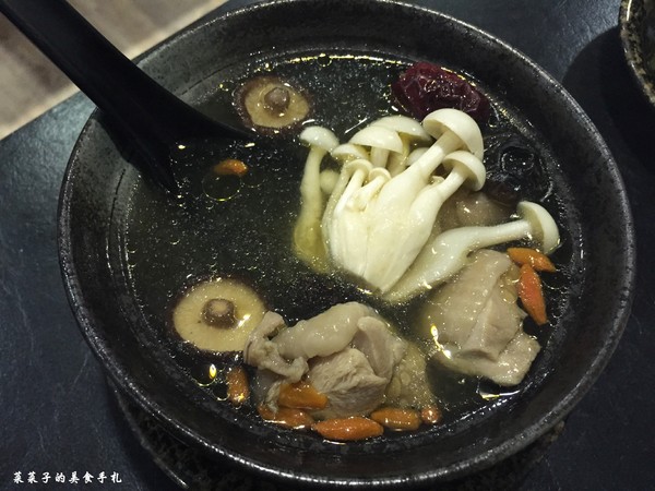 鑫日式料理：[台北中山]鑫日式料理|$1,200、$1,500無菜單日式料理|驚奇出奇不意的創意菜色|近捷運中山國中、南京復興站