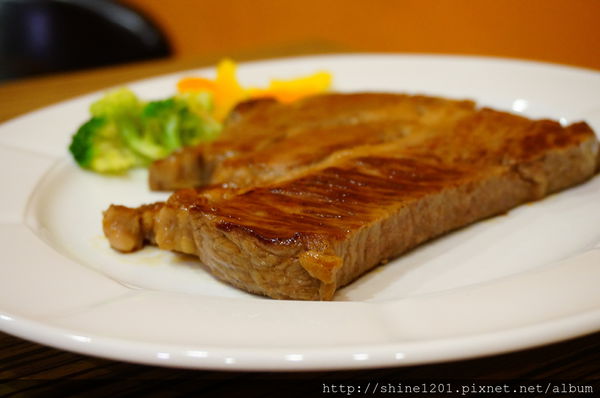 【板橋府中站餐廳】花園廚房牛排義式料理.用原味給你健康好味道