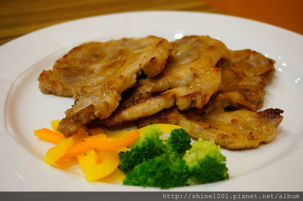 【板橋府中站餐廳】花園廚房牛排義式料理.用原味給你健康好味道