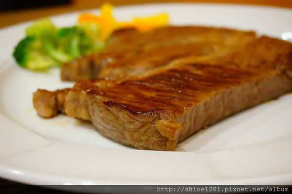 【板橋府中站餐廳】花園廚房牛排義式料理.用原味給你健康好味道