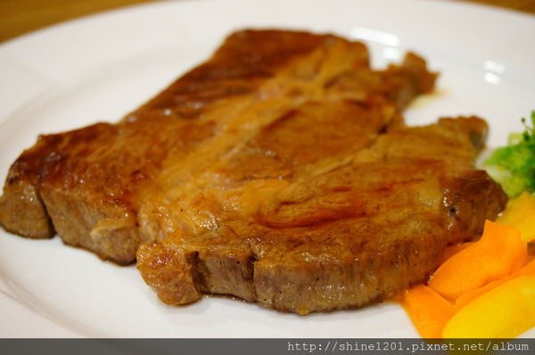 【板橋府中站餐廳】花園廚房牛排義式料理.用原味給你健康好味道
