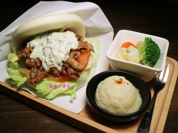 比特尼克:【台北美食】創意刈包Beatnik Cafe-比特尼克咖啡廳@捷運六張梨站