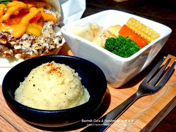 Beatnik Cafe:【台北大安區咖啡/手作下午茶甜點】中式刈包創意吃 ✿✿ Beatnik Cafe & Handmade 比特尼克 ✿✿ (完整菜單)