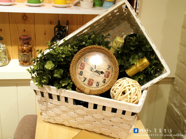 小原咖啡:〖台中│美食〗小原咖啡 ❤ 超吸睛泡芙塔,每日限量發售~即日起至2/7,凡點兩款手作甜點,即贈法國KUSMI茶一壺唷!!