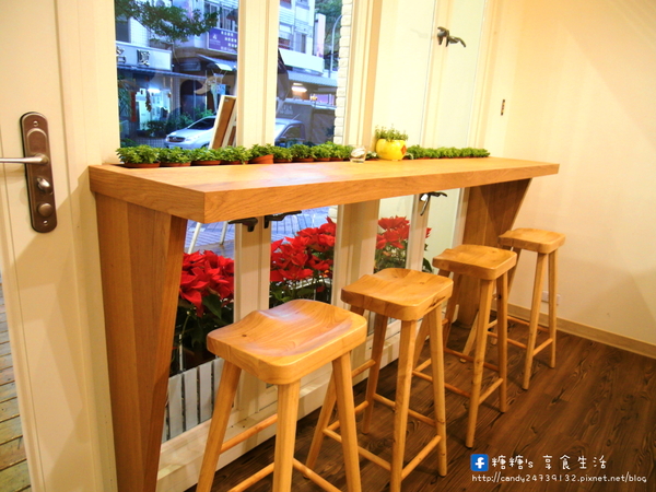 小原咖啡:〖台中│美食〗小原咖啡 ❤ 超吸睛泡芙塔,每日限量發售~即日起至2/7,凡點兩款手作甜點,即贈法國KUSMI茶一壺唷!!