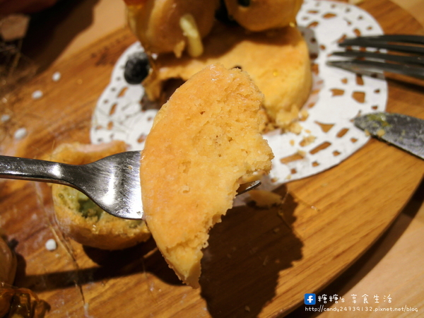 小原咖啡:〖台中│美食〗小原咖啡 ❤ 超吸睛泡芙塔,每日限量發售~即日起至2/7,凡點兩款手作甜點,即贈法國KUSMI茶一壺唷!!