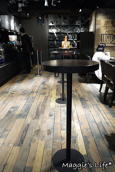 Cafe Lugo(微風忠孝店)：台北下午茶。捷運忠孝敦化【Café Lugo】韓國人氣咖啡店◆咖啡。鬆餅。漢堡。下午茶。甜點餐廳