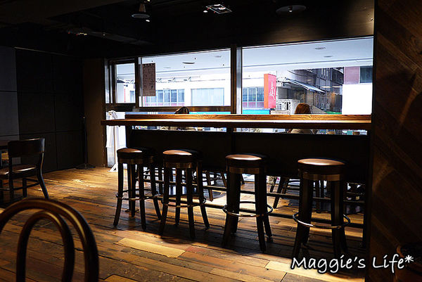 Cafe Lugo(微風忠孝店)：台北下午茶。捷運忠孝敦化【Café Lugo】韓國人氣咖啡店◆咖啡。鬆餅。漢堡。下午茶。甜點餐廳