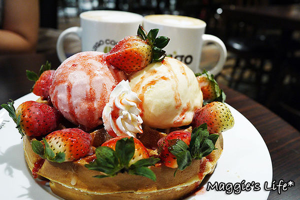 Cafe Lugo(微風忠孝店)：台北下午茶。捷運忠孝敦化【Café Lugo】韓國人氣咖啡店◆咖啡。鬆餅。漢堡。下午茶。甜點餐廳