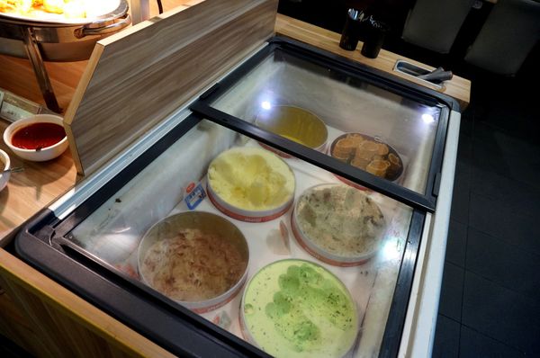 原生園食草氽燙鍋(南京店)：[小巨蛋]原生園食草汆燙鍋：台東原生應用植物園直送 新鮮無毒蔬菜+藥膳湯底 吃到飽!