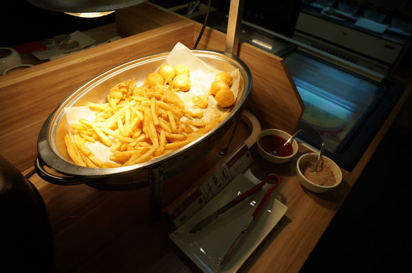 原生園食草氽燙鍋(南京店)：[小巨蛋]原生園食草汆燙鍋：台東原生應用植物園直送 新鮮無毒蔬菜+藥膳湯底 吃到飽!