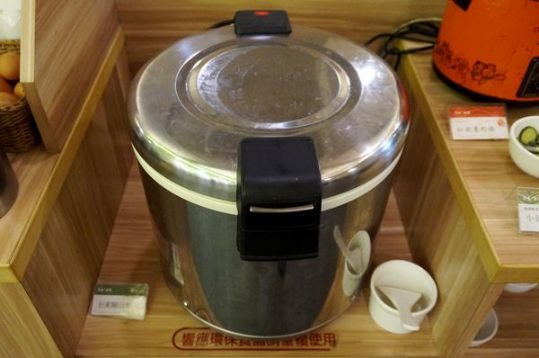 原生園食草氽燙鍋(南京店)：[小巨蛋]原生園食草汆燙鍋：台東原生應用植物園直送 新鮮無毒蔬菜+藥膳湯底 吃到飽!