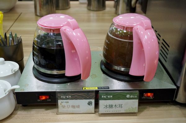 原生園食草氽燙鍋(南京店)：[小巨蛋]原生園食草汆燙鍋：台東原生應用植物園直送 新鮮無毒蔬菜+藥膳湯底 吃到飽!