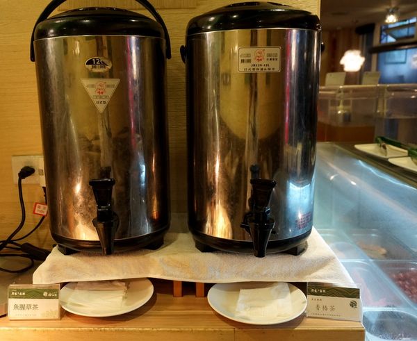 原生園食草氽燙鍋(南京店)：[小巨蛋]原生園食草汆燙鍋：台東原生應用植物園直送 新鮮無毒蔬菜+藥膳湯底 吃到飽!