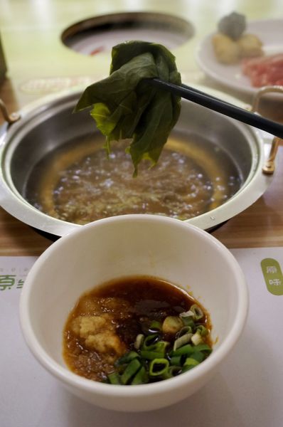 原生園食草氽燙鍋(南京店)：[小巨蛋]原生園食草汆燙鍋：台東原生應用植物園直送 新鮮無毒蔬菜+藥膳湯底 吃到飽!