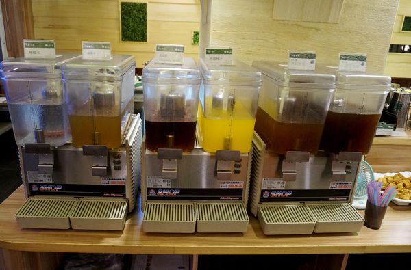 原生園食草氽燙鍋(南京店)：[小巨蛋]原生園食草汆燙鍋：台東原生應用植物園直送 新鮮無毒蔬菜+藥膳湯底 吃到飽!