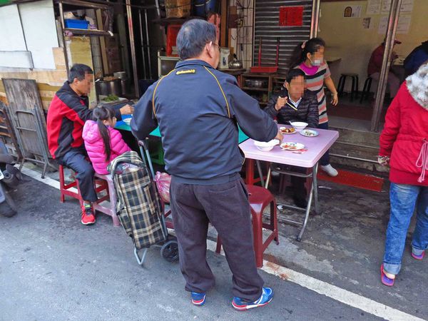 【三重美食】大同南路香菇肉粥-市場裡的美食