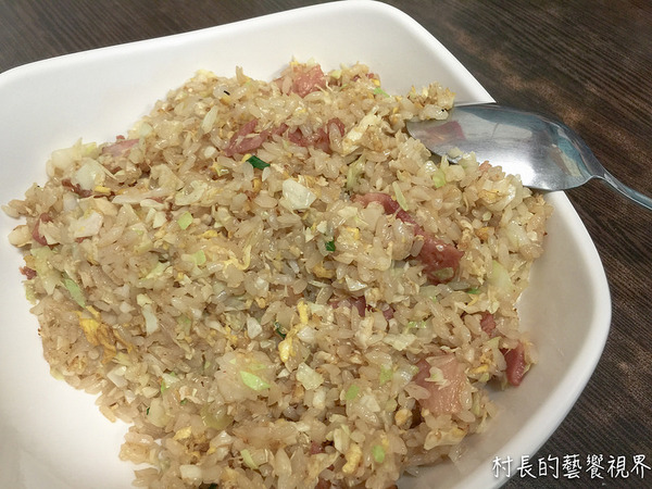 梁泰山食堂:【食記】{高雄。小港區}高雄捷運。小港站梁泰山食堂。用心炒好飯專業級炒飯