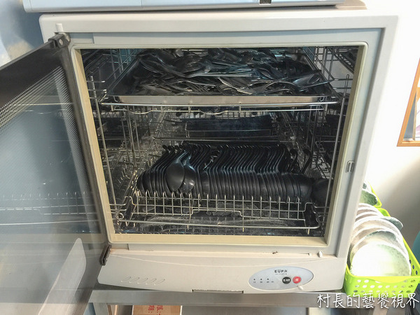 梁泰山食堂:【食記】{高雄。小港區}高雄捷運。小港站梁泰山食堂。用心炒好飯專業級炒飯