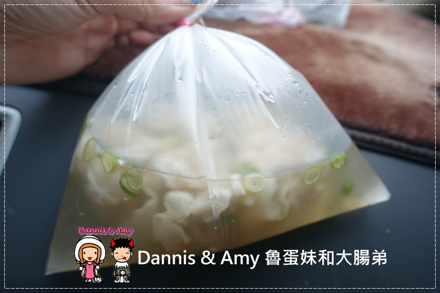 《基隆在地人推薦的早餐》陳家蔥油餅  餛飩湯 先煎再烤的袖珍型迷你尺寸葱油餅︱好吃又香的人氣排隊店 (7).jpg