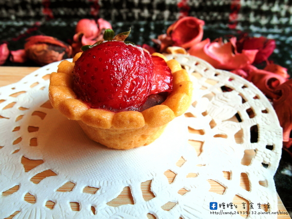 卷卷蛋糕：〖宅配│美食〗卷卷蛋糕 ❤ 堅果塔、檸檬塔、乳酪塔、巧克力塔、季節限定草莓塔，還有戚風蛋糕!!甜點下午茶&伴手禮人氣首選!!