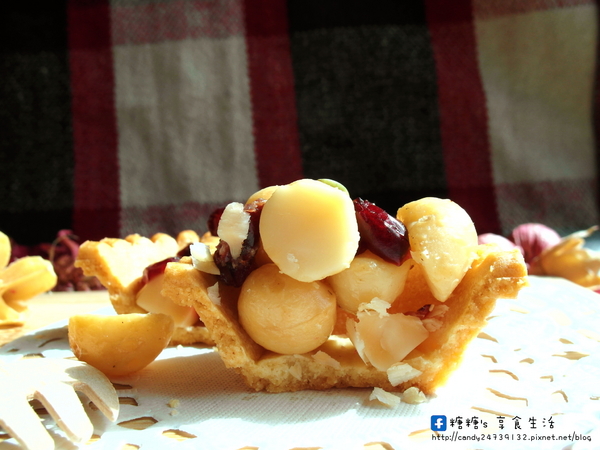 卷卷蛋糕：〖宅配│美食〗卷卷蛋糕 ❤ 堅果塔、檸檬塔、乳酪塔、巧克力塔、季節限定草莓塔，還有戚風蛋糕!!甜點下午茶&伴手禮人氣首選!!