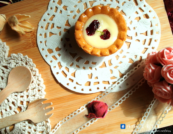 卷卷蛋糕：〖宅配│美食〗卷卷蛋糕 ❤ 堅果塔、檸檬塔、乳酪塔、巧克力塔、季節限定草莓塔，還有戚風蛋糕!!甜點下午茶&伴手禮人氣首選!!