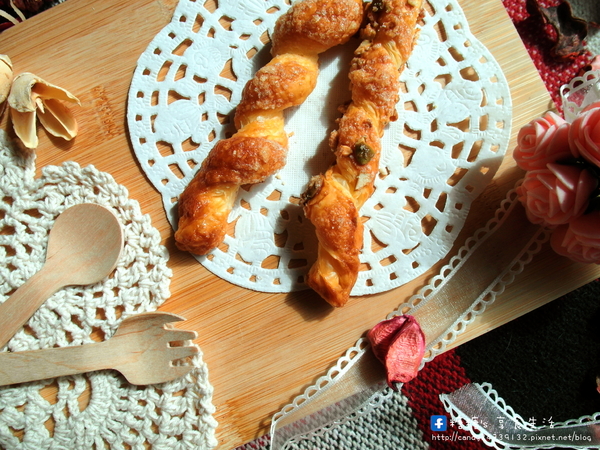 卷卷蛋糕：〖宅配│美食〗卷卷蛋糕 ❤ 堅果塔、檸檬塔、乳酪塔、巧克力塔、季節限定草莓塔，還有戚風蛋糕!!甜點下午茶&伴手禮人氣首選!!