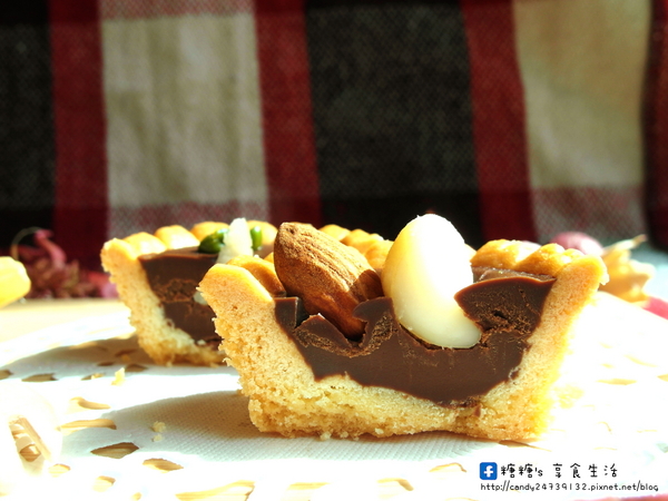 卷卷蛋糕：〖宅配│美食〗卷卷蛋糕 ❤ 堅果塔、檸檬塔、乳酪塔、巧克力塔、季節限定草莓塔，還有戚風蛋糕!!甜點下午茶&伴手禮人氣首選!!