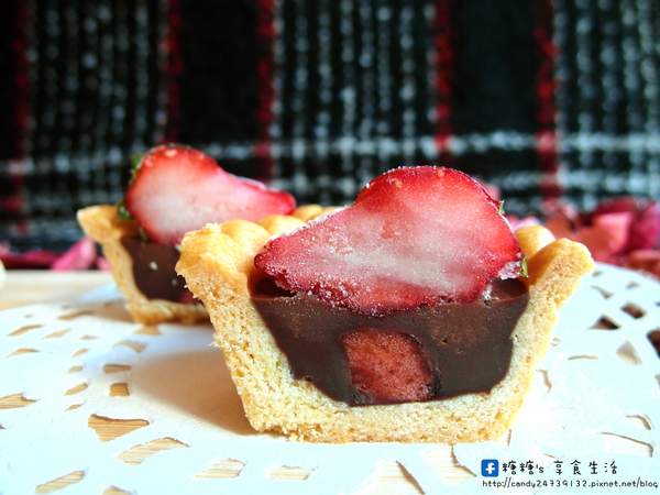 卷卷蛋糕：〖宅配│美食〗卷卷蛋糕 ❤ 堅果塔、檸檬塔、乳酪塔、巧克力塔、季節限定草莓塔，還有戚風蛋糕!!甜點下午茶&伴手禮人氣首選!!