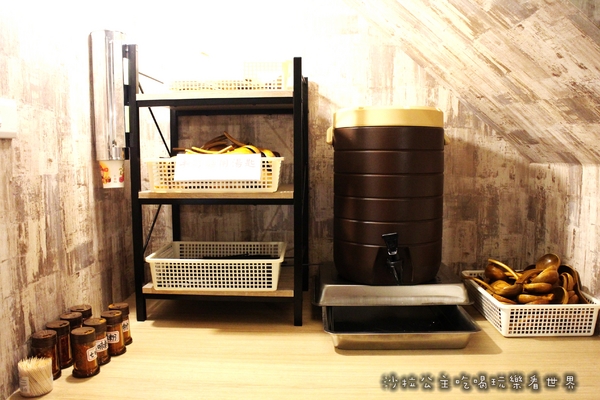 有財號:中和美食『有財号』手打麵/丼飯/小吃/近環球購物中心餐廳