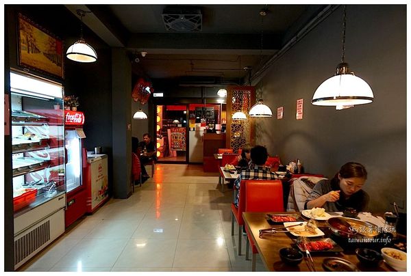 京宴屋涮涮鍋：溫體牛肉鴛鴦鍋吃到飽【京宴屋涮涮鍋】