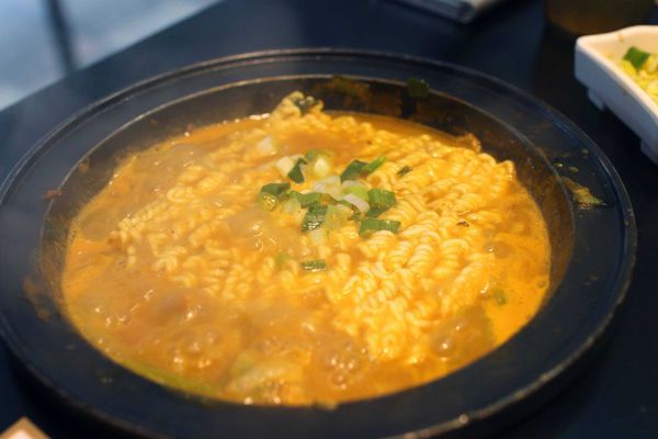 【新莊餐廳】劉震川日韓大食館-韓式料理火烤兩吃個人火鍋