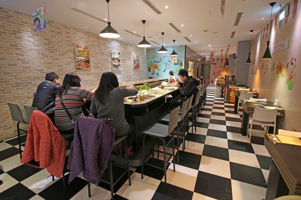 【新莊餐廳】劉震川日韓大食館-韓式料理火烤兩吃個人火鍋