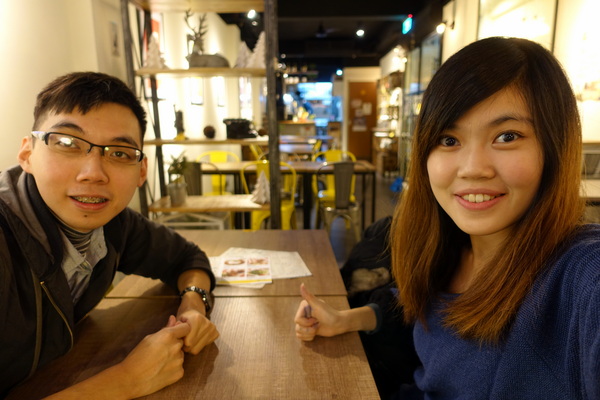 找地方坐Have a Seat:(胖樺食記)捷運中山站提供美味咖哩與好喝飲品的「找地方坐Have a Seat」。寧靜愉悅的慵懶空間。