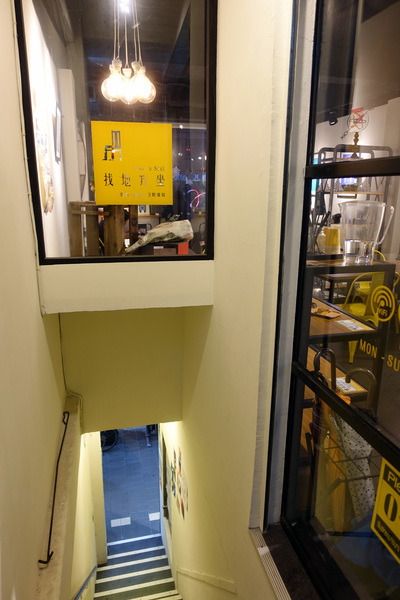 找地方坐Have a Seat:(胖樺食記)捷運中山站提供美味咖哩與好喝飲品的「找地方坐Have a Seat」。寧靜愉悅的慵懶空間。