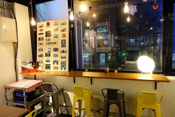 找地方坐Have a Seat:(胖樺食記)捷運中山站提供美味咖哩與好喝飲品的「找地方坐Have a Seat」。寧靜愉悅的慵懶空間。