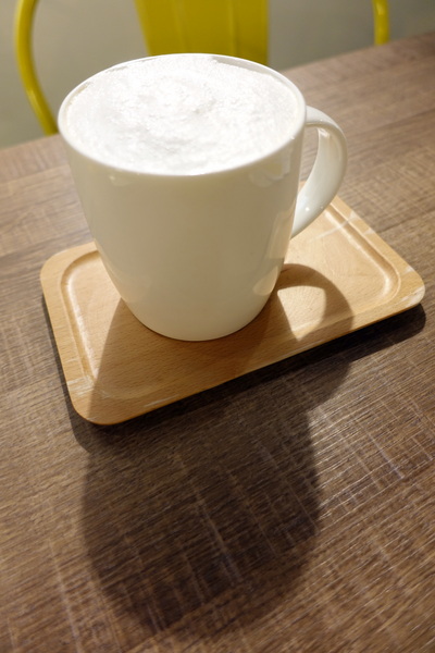 找地方坐Have a Seat:(胖樺食記)捷運中山站提供美味咖哩與好喝飲品的「找地方坐Have a Seat」。寧靜愉悅的慵懶空間。