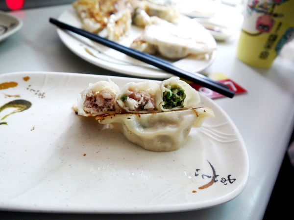 南京水餃鍋貼專賣店：[台中西區]南京水餃鍋貼專賣，鍋貼真的很不賴~可以去認識看看。