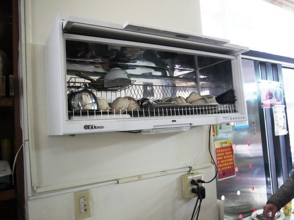 南京水餃鍋貼專賣店：[台中西區]南京水餃鍋貼專賣，鍋貼真的很不賴~可以去認識看看。