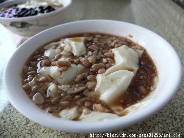 嘉樂豆花：【美食特搜。屏東市】嘉樂豆花。在地二十年豆花老店 冷熱甜湯通通有 傳統古早味下午茶