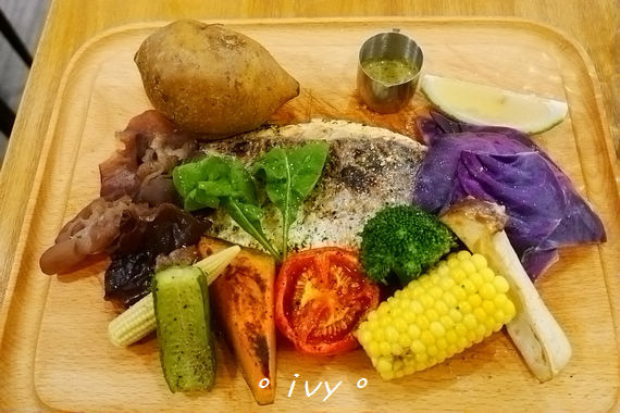 腰果花:新竹公道五。腰果花砧板原食料理