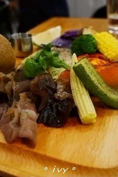 腰果花:新竹公道五。腰果花砧板原食料理