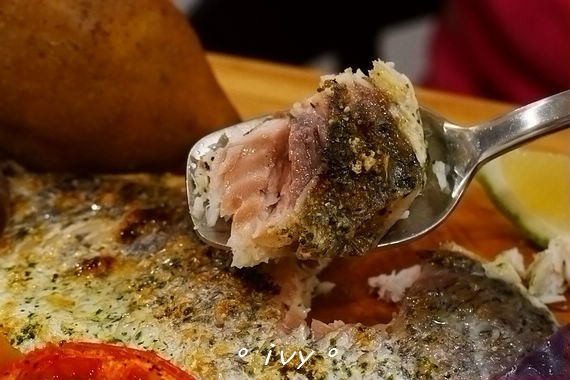 腰果花：新竹公道五。腰果花砧板原食料理