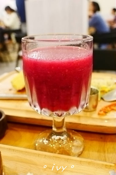 腰果花:新竹公道五。腰果花砧板原食料理