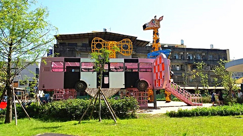 幸福轉運站：【宜蘭景點】幸福轉運站~瘋幾米繽紛的新據點